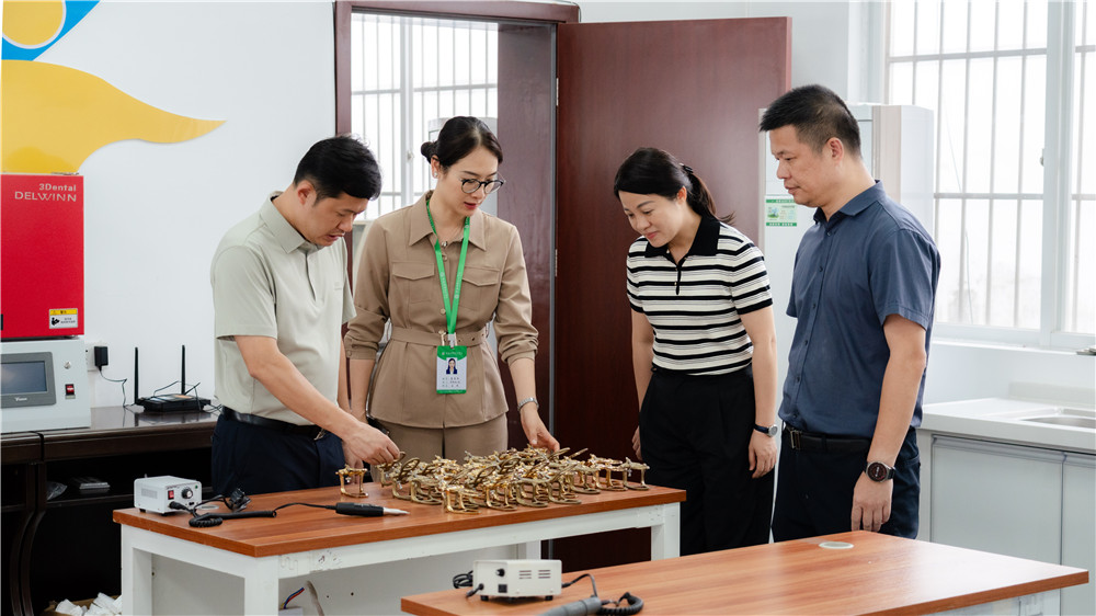 校地企携手促发展 产学研融合兴职教——贵港市覃塘区相关单位到我校考察交流(图3) 校地企携手促发展 产学研融合兴职教——贵港市覃塘区相关单位到我校考察交流(图3)