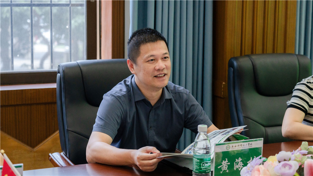 校地企携手促发展 产学研融合兴职教——贵港市覃塘区相关单位到我校考察交流(图5) 校地企携手促发展 产学研融合兴职教——贵港市覃塘区相关单位到我校考察交流(图5)